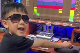 5岁儿子#王子星 制作《数鸭子》电音版 就怕儿歌加DJ，快来一起嗨嗨嗨！#王绎龙 #电音 #编曲 #电音神童 @DOU+小助手