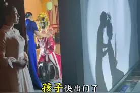 单亲妈妈送女儿出嫁感动全场#送女儿出嫁 #大概出嫁都逃不过眼泪 #出嫁那天笑着笑着就哭了 #新娘出场惊艳全场 #武汉主持人姜华视频封面