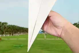 白鹭纸飞机 想了解白鹭纸飞机，有这个视频就够了#纸飞机的520种折法 #纸飞机教程 #折纸飞机 #纸飞机