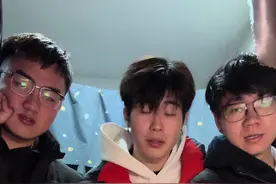 给爸爸打电话要巨额生活费#巩海鹏 #男生宿舍