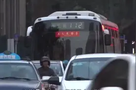 上海最厉害的公交，穿越半个上海还有专属车道，票价仅仅2元！视频封面
