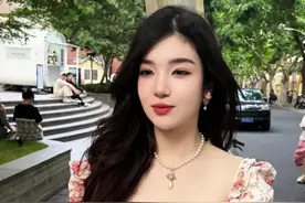 抽象的成熟少女，男生哪点比较戳你？ #上海 #街头采访 #情感 #恋爱 #是你喜欢的类型