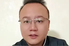 阿姨吐槽年轻人卧铺挂帘子不让老人坐！ #12306回应卧铺挂帘子老人没地坐  #卧铺 #挂帘子 #社会新闻 #热点新闻事件视频封面