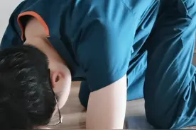 救命的排痰姿势，俯卧式排痰#抗疫知识分享 #新冠感染者居家治疗指南 视频封面