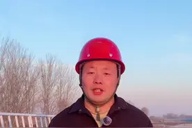 桥面系要求最高最难施工的是防撞护栏 防撞护栏为线型结构，竖曲线及外观最为重要#桥梁工程 #土木工程 #施工现场实拍 #工程人 #工程人成工