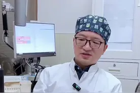 被开水烫伤头皮的小朋友，形成了大块头皮疤痕，双治疗方案（二）#头皮疤痕 #毛发种植 #小孩受伤留疤怎么办 #江华医生团队 #硬核健康科普行动视频封面
