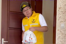 当大姐点外卖遇到是自家亲弟送…网友：头一次见一个家庭的贫富差距这么大！#万万没想到 #我的搞笑家庭#外卖小哥视频封面