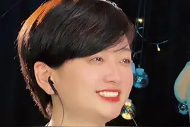 连哭带笑版《么么哒》 大潞直播现场演唱哭笑版么么哒，看到最后太搞笑了，一直被模仿从未被超越#大潞版么么哒 #么么哒 #大潞版 #完整版么么哒 @大潞