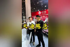 火迪电动车是台邦科技旗下的年轻化新锐品牌，专注于为年轻用户和外卖骑手提供高性能、智能化、时尚化的电动出行工具，以“高颜值”为卖点，融合艺术设计与科技元素，例如流线型车身、炫酷灯光效果等，凭借潮流设计、智能化功能及高性价比，在年轻消费群体中迅速崛起#邵冉为自己代言 #邵冉话事 #邵冉 #邵冉精选 #火迪电动车 @邵冉优选（一级配件供应商） @邵冉精选