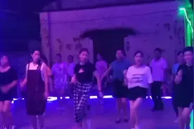 今晚舞厅正常营业。