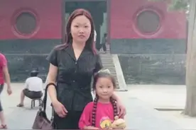 最近释永信事情频频被报出，让我想起22年前，在登封和登封人合伙投资房地产，被合伙人吭的倾家荡产，差点把命丢在那里。临离开登封时带着我的女儿去少林寺烧香求得平安.求得女儿乖巧健康无忧前程似锦[合十] 22年后的今天一切如愿[合十] 邪就是邪.正就是正，邪永远压不住正[合十] 祝福少林寺越来越好.一方净土需要阳光[合十] #南爵夫人家纺  #南爵夫人家纺原创设计  #南爵夫人是专业做家纺的  #南爵夫人家纺创始人王田丽  #杭州南爵家居用品有限公司