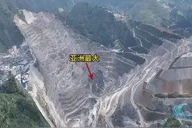 这里是亚洲最大的现代化单体磷矿坑，也是电影《流浪地球》的原型取景地，开采资源储量高达8795万吨！亚洲磷都果然名不虚传！#亚洲磷都 #矿山 #旅行推荐官 #内容启发搜索视频封面