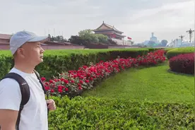 天安门广场。位于北京市东城区东长安街，其历经多次修改与变动视频封面