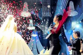 想把世界上最好的都给你却发现世上最好的就是你#撒花嬷嬷#撒花#婚礼#婚礼那天#撒花瓣小姐姐视频封面