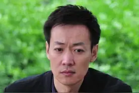 宠爱妻子的辛柏青，背后的故事到底是怎样的#背后的故事 #辛柏青 #明星人物传 #人物故事 #辛柏青朱媛媛