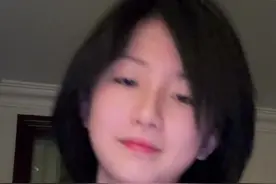 分享一下小张每天睡前的小习惯，最近小张在练习短文翻译和口语，请大家纠正#初中生 #口语练习