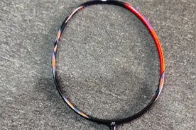 分享Yonex羽毛球拍独一无二的鉴定真假的方法！#yonex #羽毛球拍