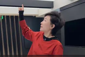 家里的梁怎么做设计处理 家里有梁，你们都怎么处理呢？试试这种阵列+软膜天花的设计手法#别墅设计 #全案设计全案落地 #吊顶