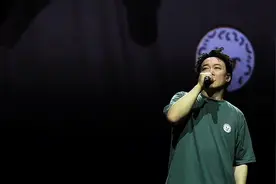 何故泪印凝在眼沉默里终于一声慨叹. #音乐分享