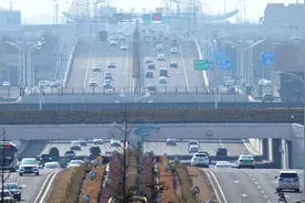 “这都什么家底，飞机在路上跑”#山东航空 #山东航空有多硬核视频封面