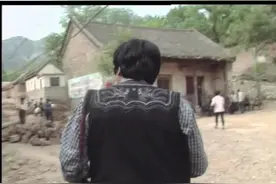 纪录电影《俺爹俺娘》三个片段 看老人们怎么评价我的照片，桂花和女儿晶晶出场；娘和民俗。#亲情#民俗 #原创作品视频封面