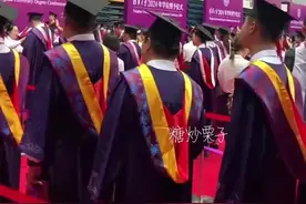 又掉进博士窝了，放眼望去全是博士，都是年薪百万级别的天才#清华大学视频封面