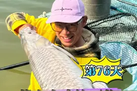 荒山水库钓巨物，荒野垂钓第76天，大青鱼水下爆发力太炸裂了，连续脱钩切线跑鱼后终于钓上来#户外 #野钓 #荒野垂钓 #2025dou来钓鱼 #又到了春天钓鱼的季节视频封面