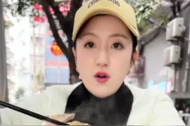 没想到吧，鱼洞这家开了20年的社区炒菜馆子，竟然是我同学开的！真的太下饭啦～吃过的朋友们，集合！#抖音美食推荐官 #烟火气小店 #苍蝇馆子 #同城美食视频封面