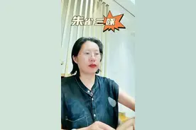 朱雀三啄。 第一啄印堂眉心处，啄七七四十九下，管头脑清醒，眼睛明亮。  第二啄耳后翳风，啄八八六十四下，管面色干净，耳鸣排风。  第三啄下巴承浆，啄九九八十一下，管牙不舒服，细致毛孔。 #朱雀三啄#古法养生#养生智慧