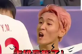 韦世豪情绪失控故意踢球吃黄牌，天津主场球迷惹怒韦世豪！#足球 #体育 #新今体育视频封面