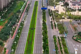 云南最直的一条公路，嵩昆大道，昆明北京路和彩云路只是昆明城市动脉封面，嵩昆大道才是云南最高标准的一条城市主干道，不接受任何反驳#云南#嵩昆大道 #交通出行 #城市主干道 #实时路况视频封面