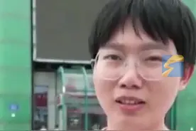 【闪电315】揭秘“好评返现”小卡片背后的真相：外卖平台优先推荐好评率高的店铺，外卖商家 “好评返现”5元，评论区全是好评，菜却难吃。律师：好评返现为不正当竞争，处20万以上罚款。#好评返现 #虚假好评 #不正当竞争视频封面