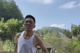 被牛脚踩得好痛 过奶瘾了，训练奶糖牛牛转圈#三农 #记录真实生活 #神奇动物在抖音 #万物皆有灵性 #奶糖牛牛 水牛对人很温顺，牛的智商相当于人4岁，水牛撒娇，声音嗲声嗲气的@抖音热点宝 @抖音短视频视频封面