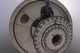 今天带大家进去风车内部看看#风车#风力发电 #风车内部