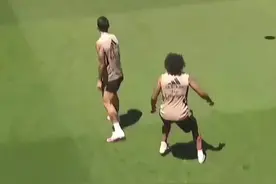 绿茵赛场那些顶级停球名场面时刻，真的是百看不腻太艺术了#dou来足球季 #足球的魅力视频封面