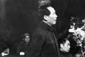 #中共七大# 1945年4月23日，中共七大在延安开幕。1945年4月23日，中共七大在延安召开，毛主席在会议上作《论联合政府》的报告。大会确立毛泽东思想为党的指导思想，并写入党章。