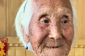 沂蒙95岁老革命张秀菊讲故事 她17岁带领军属难民转移8个月，胜利完成任务。#沂蒙山#解放战争#俺爹俺娘#乡村里的中国#原创视频封面