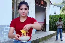 失传百年的新绝活，怎么做到悬浮碎碗的？就连路人都蒙圈了#魔术 #绝活必须展示一下视频封面