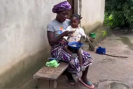 #非洲生活 #弃婴#邻居说弃婴被姑姑带走了，我找了好几天才找到#可怜的小女孩视频封面