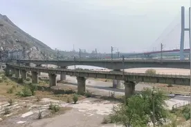 陕西省与山西省的交界，列车穿过洞就属山西运城地界