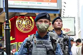 在香港当啊sir，一年能赚多少？内地人也能考？#香港警察 #香港公务员 #香港警察巡逻街拍