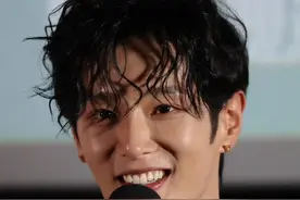 #电影你就在我身边 #李汶翰 #鹤男 #段晓薇 今天首映cue到男女主撒了大大大的糖视频封面