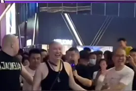 自导自演蹭流量的二驴，最终被流量反噬#娱乐播报台 #网红二驴账号被封禁 #网红翻车现场