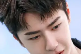 博博跟着尹正骑摩托#不愧是你 #太喜欢了视频封面