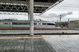 京广高铁的站台真的停不下17编组的车吗视频封面