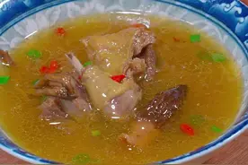 炖鸽子多加这一步，炖出来的鸽子汤，汤鲜味美，鲜味不流失#鸽子汤 #鸽子 #煲汤