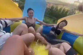 #一起来玩水 #泳池性感美女 #尖叫一声狂浪一夏 #水上乐园视频封面