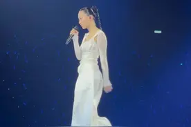 陈奕迅女儿陈康堤出道首次live演出#陈奕迅 #演出现场 #现场live #陈奕迅女儿首次live演出 #陈康堤