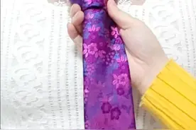 领带打法 #白衬衫的五种不同风格搭配 #白色衬衫怎么搭配才好看 #夏日辣妹穿搭出击 #飘带衬衫 #针织衫