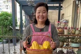 朋友们，用了接近一个月的时间，做成了传统手工白巧克力，今天我把详细的过程分享给大家看看